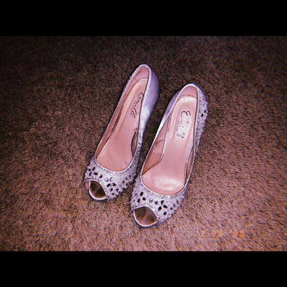 Heals - Picture 4 of 5